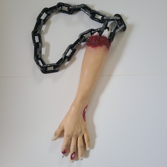 💀SEVERED ARM with Attached Faux Chain Halloween Prop Decoration - Picture 1 of 7